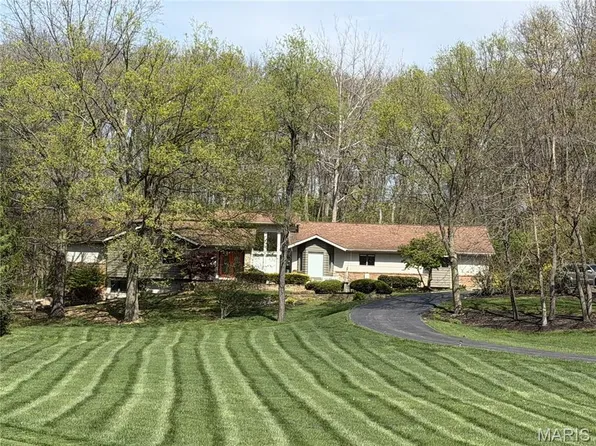 2175 Quaethem Dr, Chesterfield, MO 63005