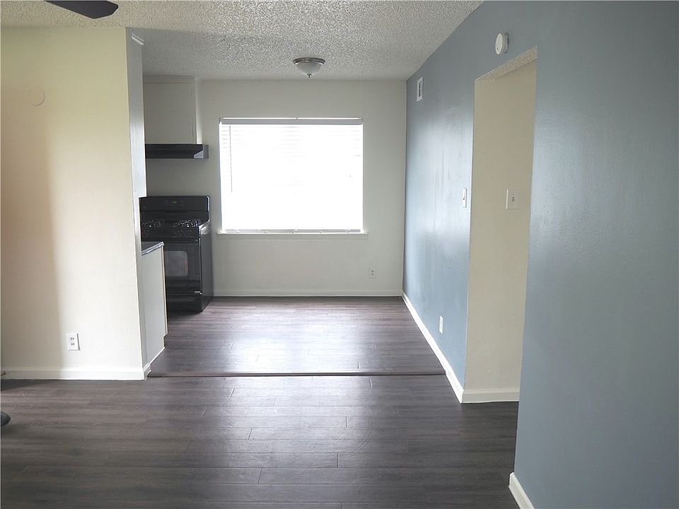 1st image of 1200 E 52nd St APT 202A