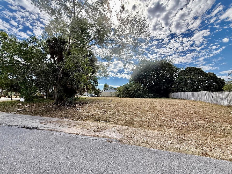 1st image of 401 SW Tulip Boulevard