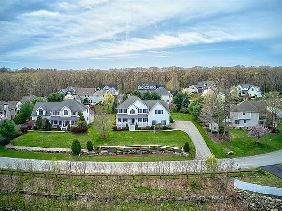 3rd image of 50 Billington Cir