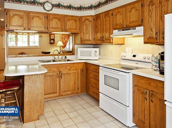 3rd image of 721 Hiawatha Dr