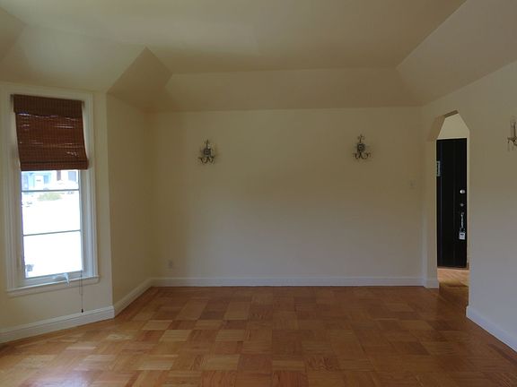 2nd image of 2582 30th Ave