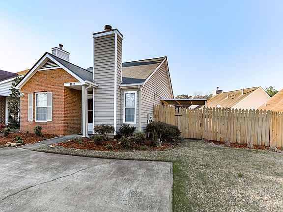3rd image of 1837 Commonwealth Dr