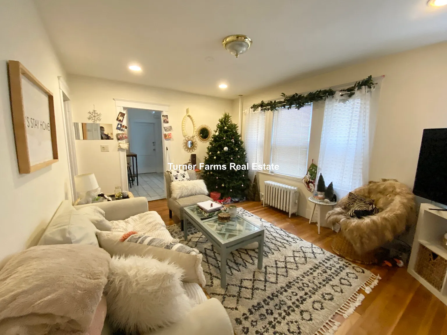 3 bed, 9999 sqft, $3,000 — Photo 2