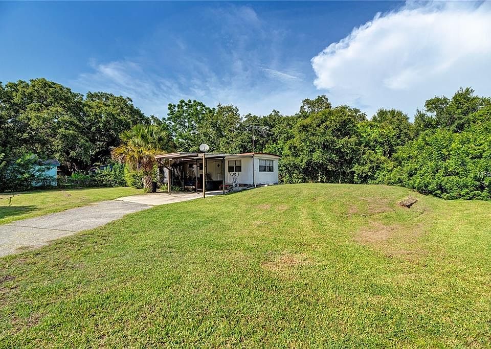2nd image of 3468 Henrietta Pl