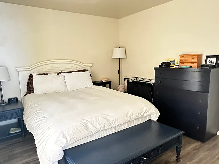 2061 Fitzwater St #1R — Photo 12
