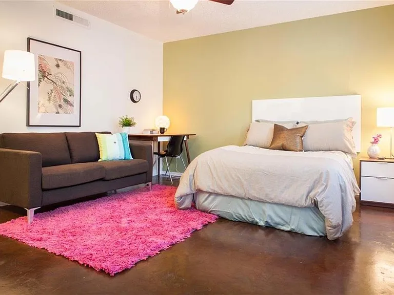 808 Winflo Dr #202 — Photo 1