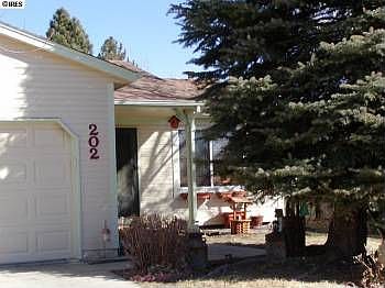 4th image of 202 Dahlia Dr