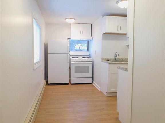 3rd image of 405 Cypress St Floor 2