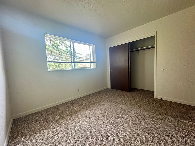 2270 Heather Ln — Photo 4
