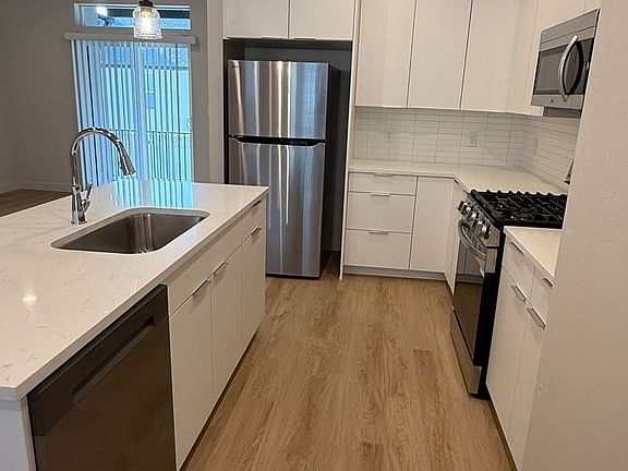2nd image of 1169 N Meridian Ln