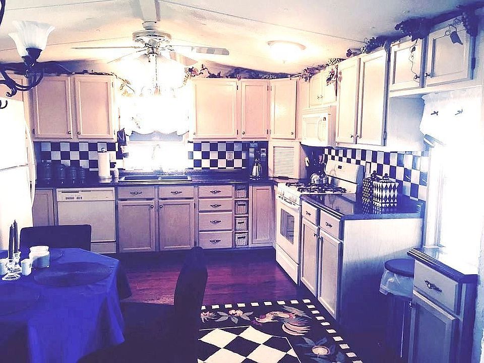 Eye-catching kitchen!