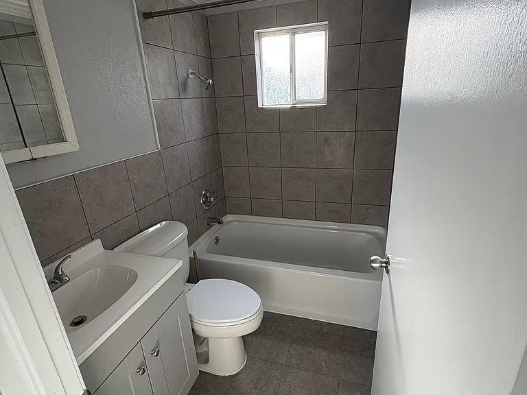 523 Highline Dr — Photo 10