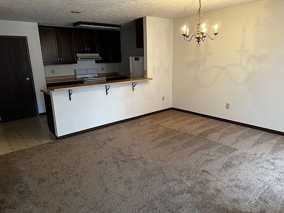 2nd image of 631 E Waterloo Ct