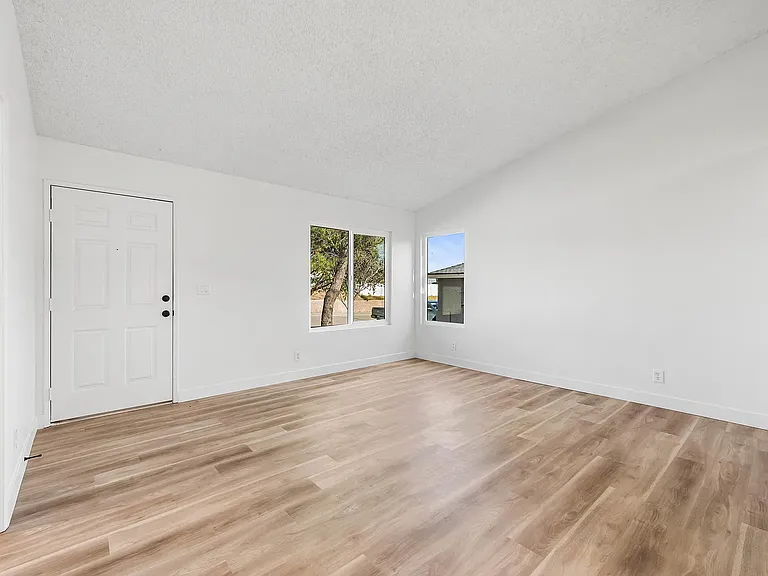 3817 Fernwood St — Photo 7