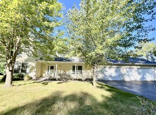 S4329 Fox Hill Cir, Baraboo, WI 53913