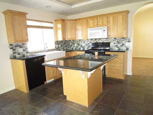 2nd image of 39 E Manilla Circle Cir