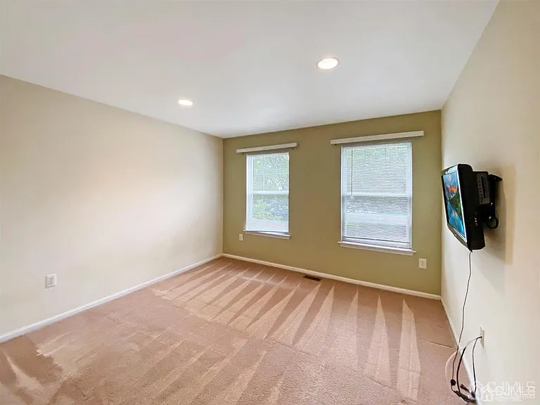 48 Berkshire Way — Photo 17