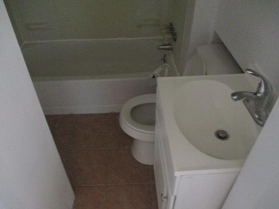 4th image of 224 S 51st St APT 2
