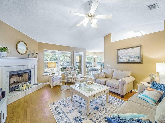 3rd image of 1370 Mazurek Blvd