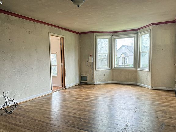 3rd image of 870 Kelly Blvd