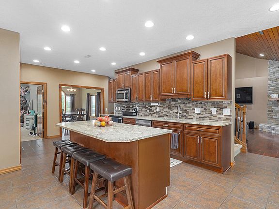 2nd image of 8105 N Farm Road 207
