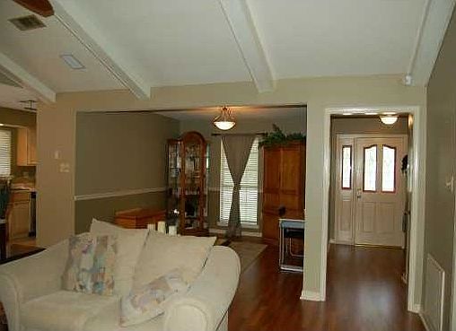 2nd image of 420 Yaupon Dr