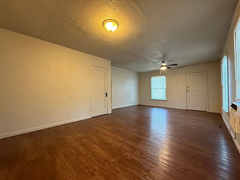 621 Philippine St — Photo 4