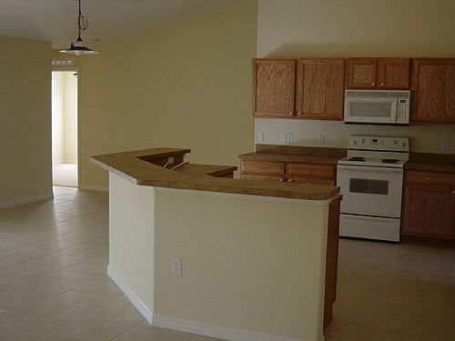 3rd image of 2044 Dearing Ave