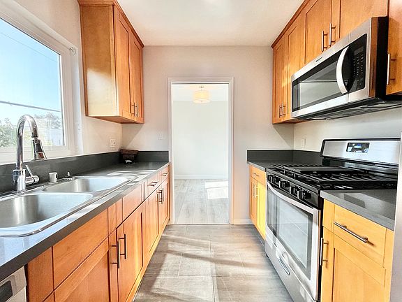 4th image of 8336 Blackburn Ave #V7