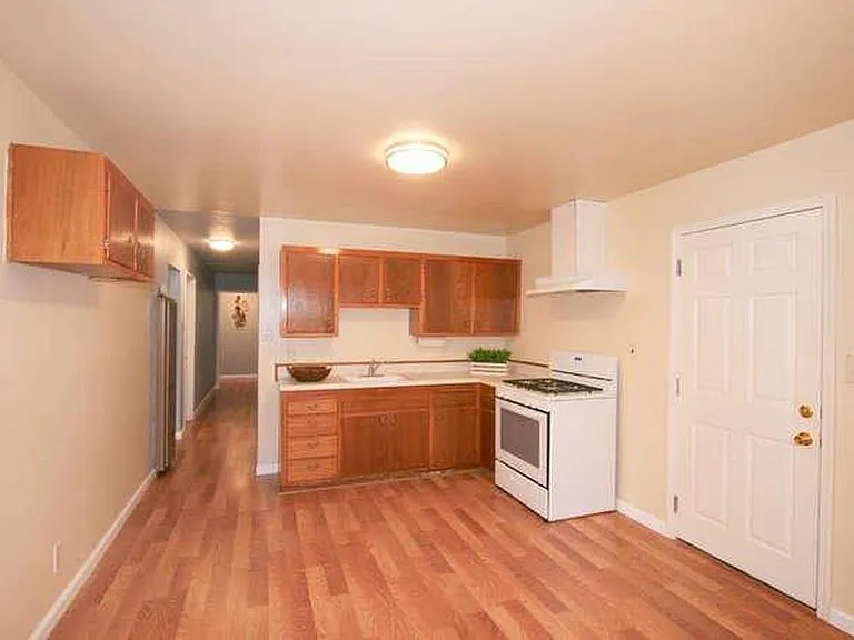 343 F St — Photo 8
