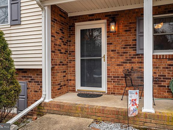 4th image of 156 Abbott Cir