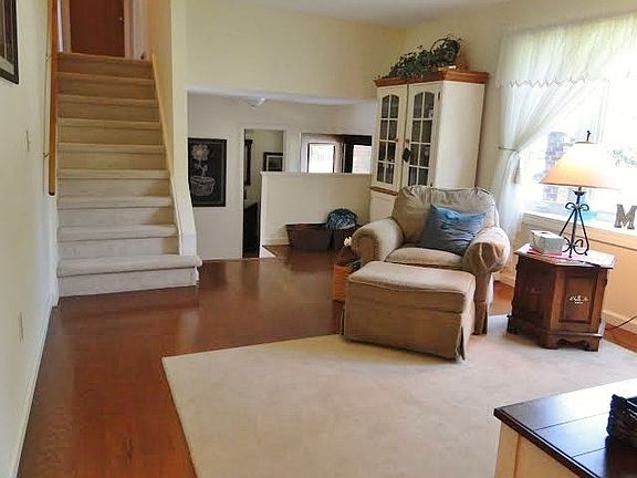 4th image of 9 Smith Ln