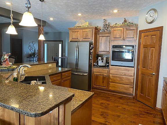 2nd image of 516 Sandalwood Dr