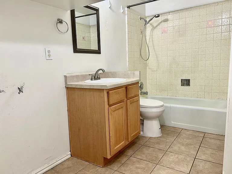 180 E 2230 N #6 — Photo 8