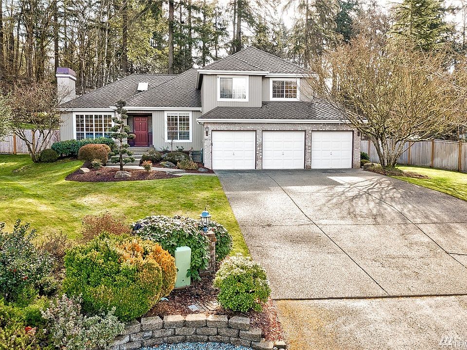 Gorgeous resale in desirable Lake Winterwood Neighborhood. HUGE driveway - parking for everyone, and 3 car garage with mammoth storage! Shy 1/2 acre lot - VERY private backyard!