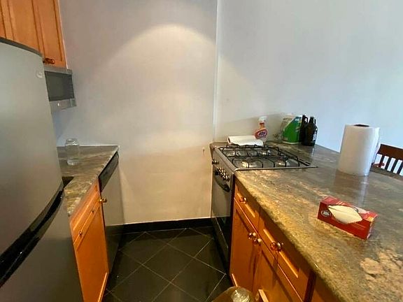3rd image of 252 E 89th St #5F
