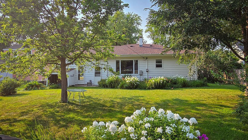 552 E 5th St - Property Image