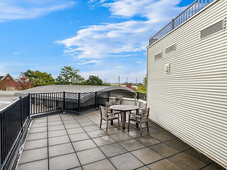 Tremont Pointe Apartments — Photo 13