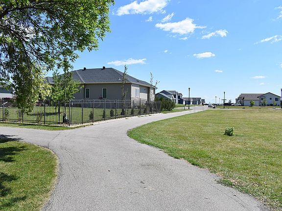 5th image of 388 Cessna Ave