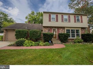 271 Tenby Chase Dr, Delran, NJ 08075