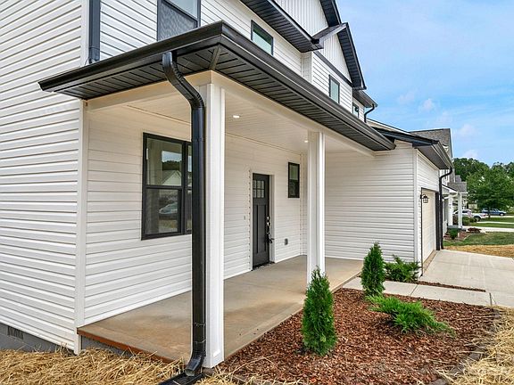 5th image of 4012 Hereford Ln