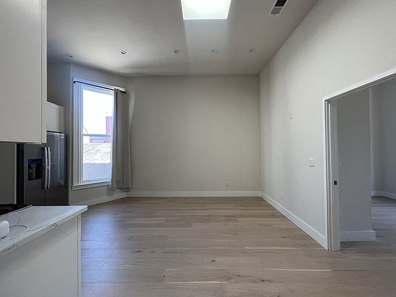 5th image of 1015 Valencia St #A