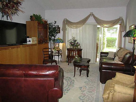 3rd image of 4139 Castlewood Dr
