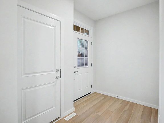 3rd image of 5435 Hawthorn Way SW