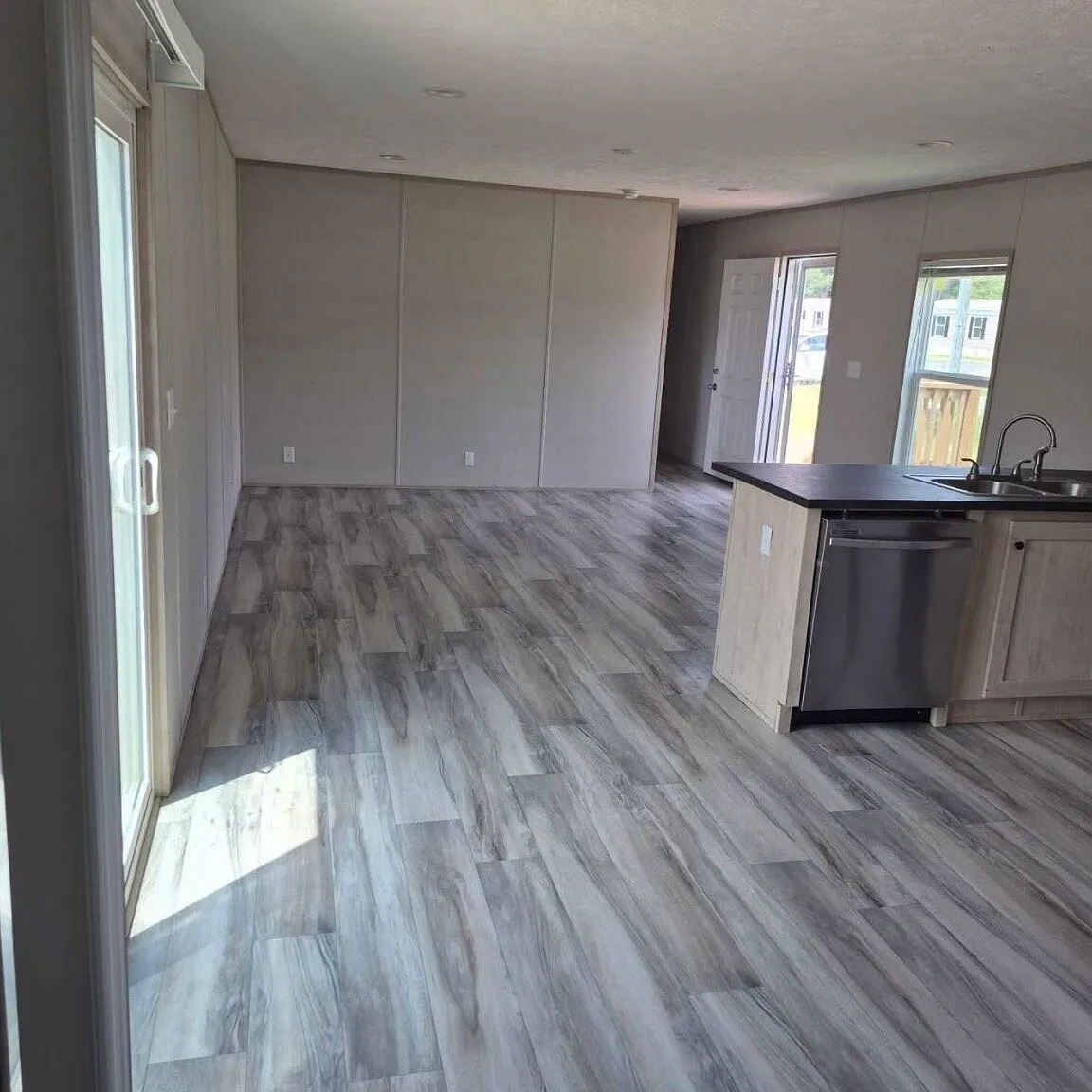 4 bed, 2.0 bath, 1216 sqft, $1,450 — Photo 2