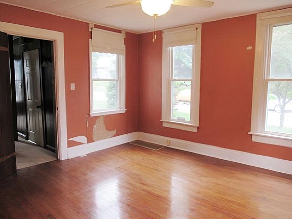 4th image of 307 N Williams St