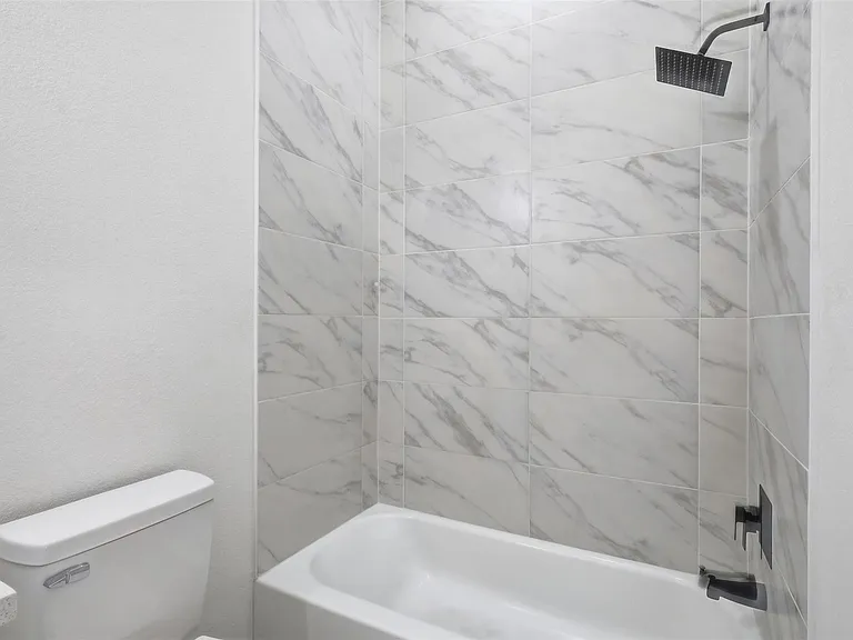 405 Clearwater St #A — Photo 12