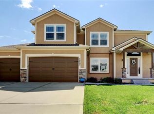 12507 S Fox Den, Lake Lotawana, MO 64086