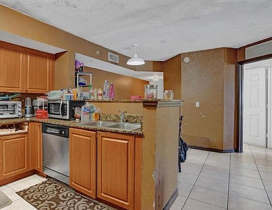 3rd image of 13820 NE 3rd Ct APT 201